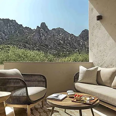 ホテル La Suera San Pantaleo 4*