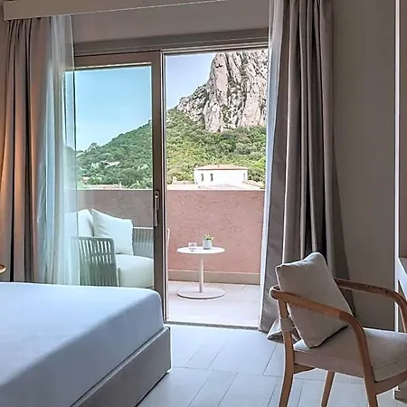 ホテル La Suera San Pantaleo 4*